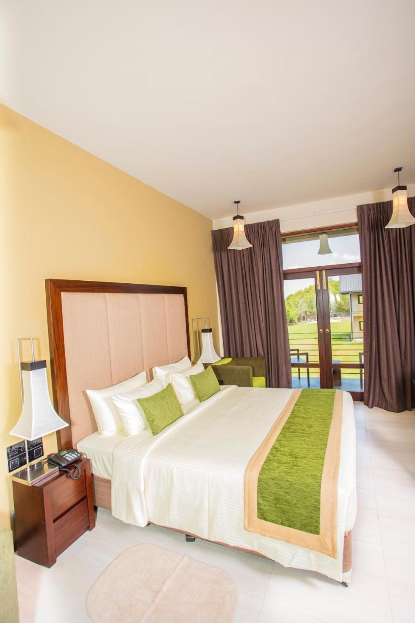Amora Lagoon Hotel Katunayaka Luaran gambar