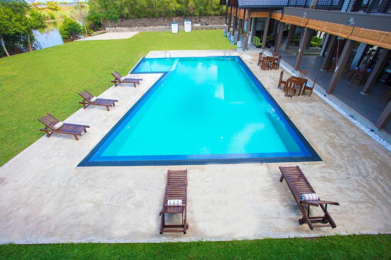 Amora Lagoon Hotel Katunayaka Luaran gambar