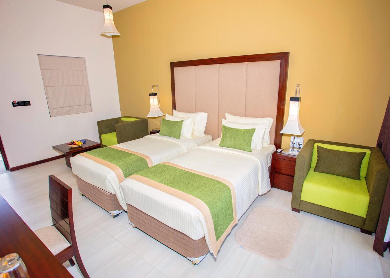 Amora Lagoon Hotel Katunayaka Luaran gambar