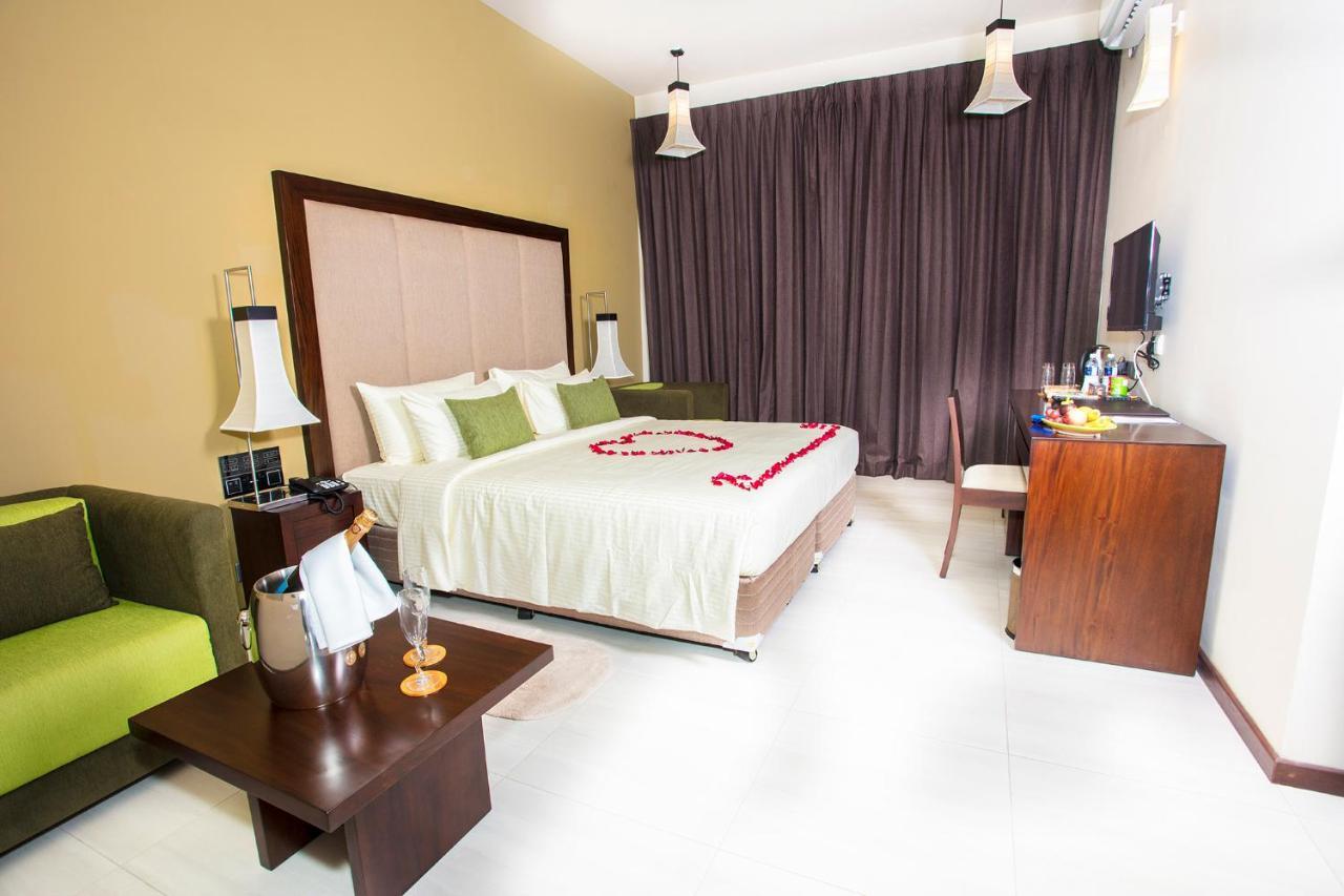 Amora Lagoon Hotel Katunayaka Luaran gambar