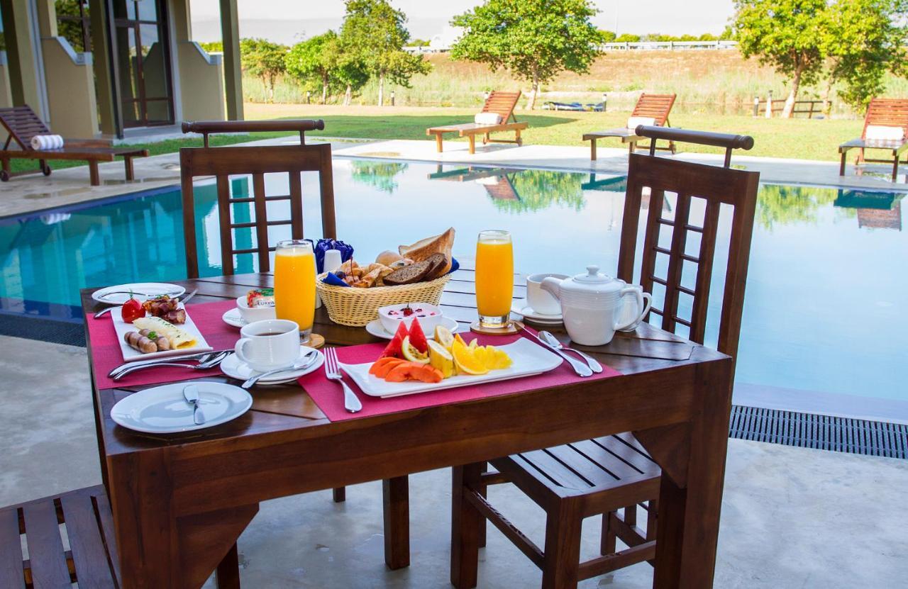 Amora Lagoon Hotel Katunayaka Luaran gambar