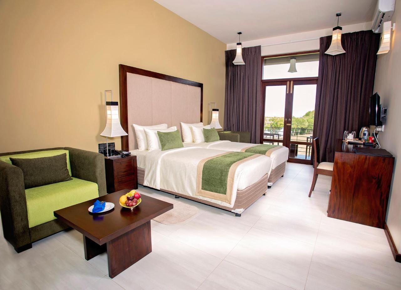 Amora Lagoon Hotel Katunayaka Luaran gambar