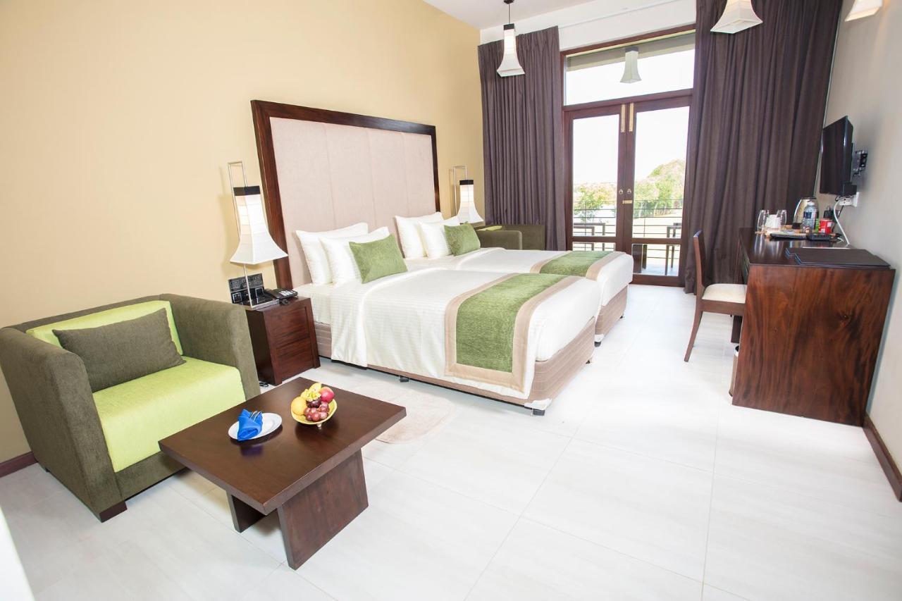 Amora Lagoon Hotel Katunayaka Luaran gambar