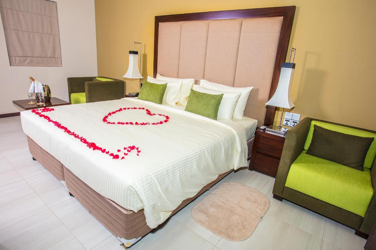 Amora Lagoon Hotel Katunayaka Luaran gambar