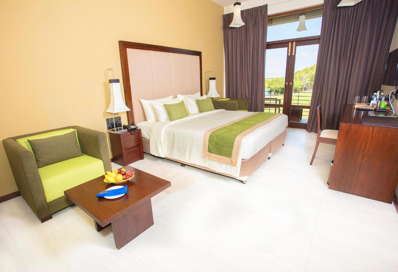 Amora Lagoon Hotel Katunayaka Luaran gambar